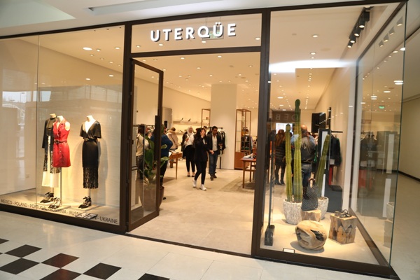 Uterque Opening