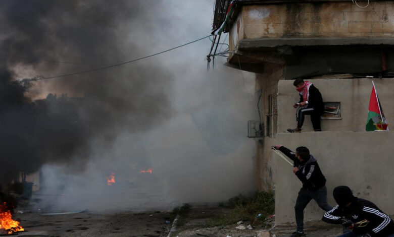 مواجهات بين فلسطينيين وقوات الاحتلال الإسرائيلي في قرية برقة شمال نابلس